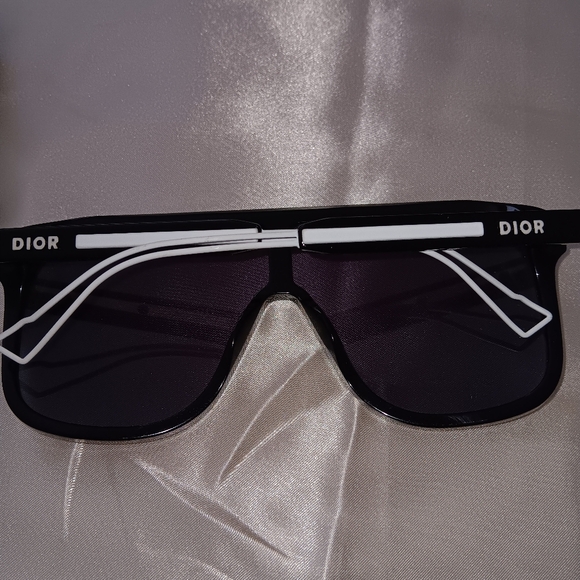 Dior Black Sunglasses - Picture 4 of 6